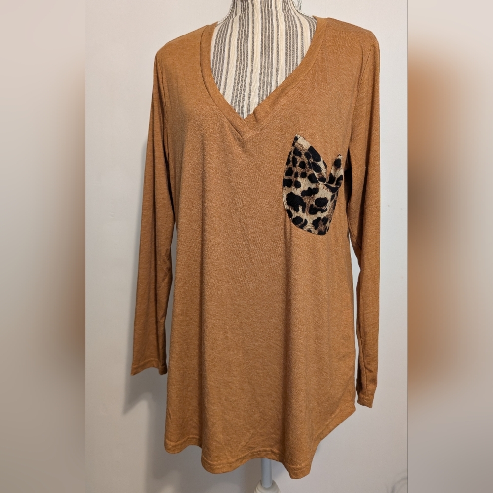 Misakia Leopard Pocket Top Women's Large Carmel Long Sleeve V-neck New